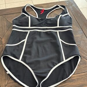 Spanx Hourglass Slimming One-Piece Swimsuit Black & White Size 16 NWOT Racerback